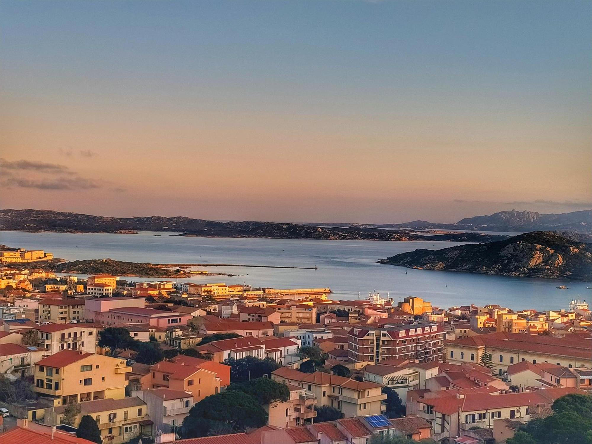 Appartamento Vista Mare A La Maddalena La Maddalena  Extérieur photo